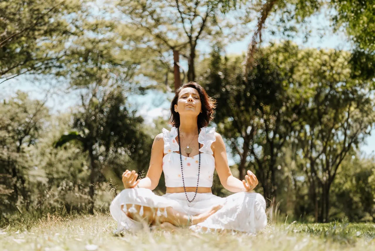 Sarah Andrea Minha Nova Essencia Meditação Floresta